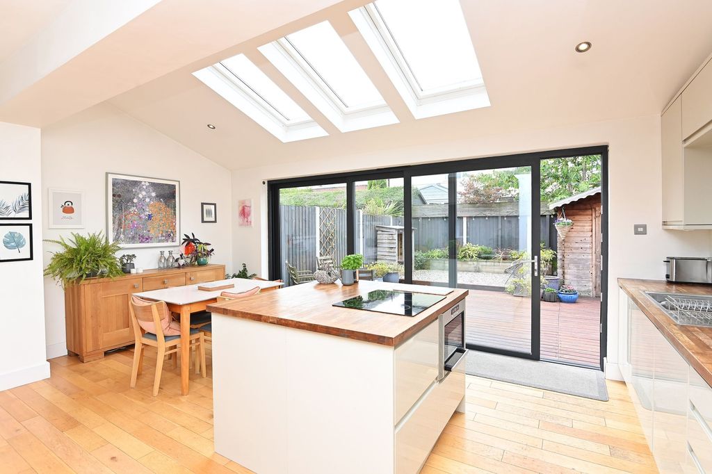 Property photo 2 of 31