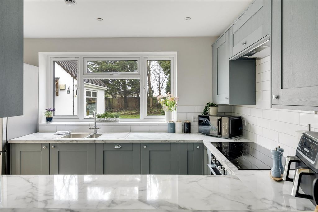 Property photo 3 of 22 Kitchen