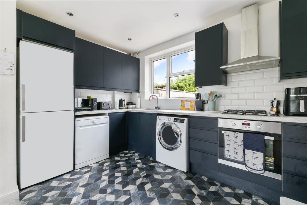 Property photo 1 of 13 Bletchingley Close (3).Jpg