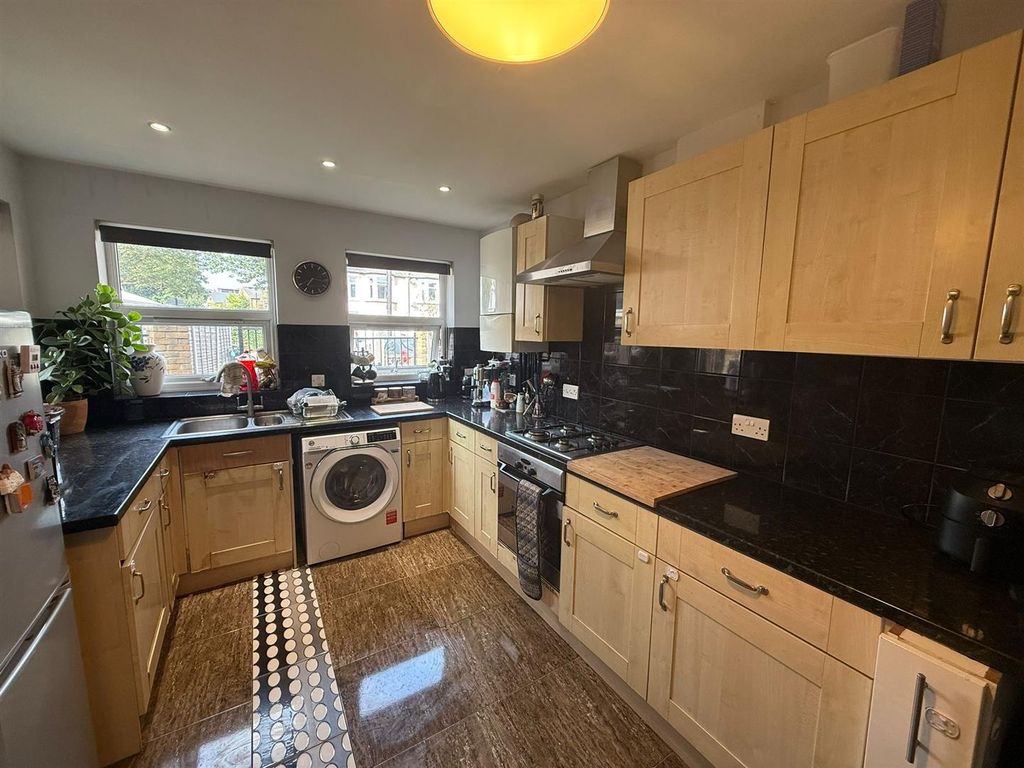 Property photo 3 of 18 3A5879Fc-Ca59-4Feb-A0c2-Cfe5Cb13B79A.Jpeg