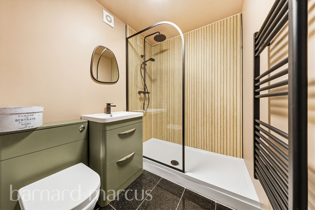 Property photo 1 of 7 Bathroom