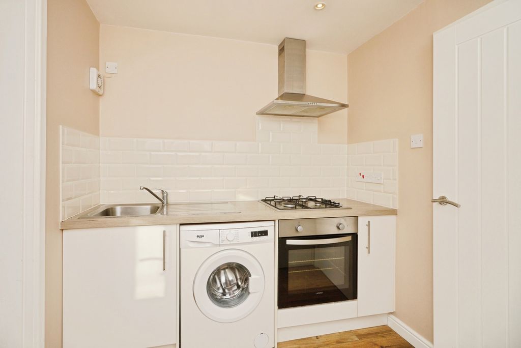 Property photo 3 of 14 Kitchen