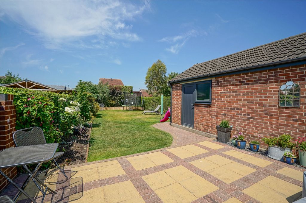 Property photo 2 of 18 Picture No. 14