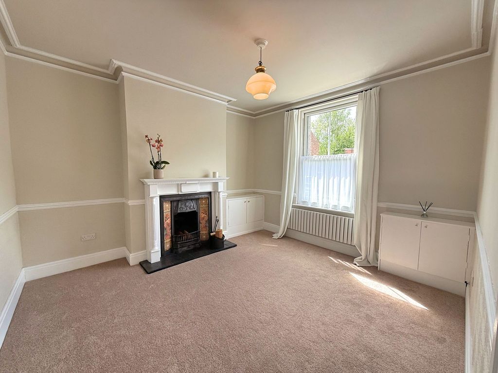 Property photo 2 of 25