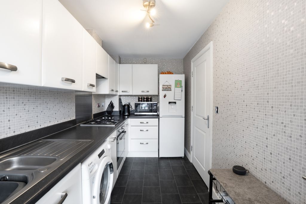 Property photo 3 of 12 Kitchen