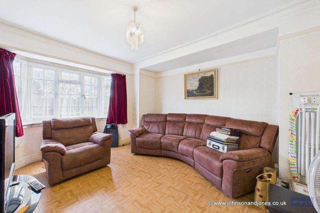 Property photo 3 of 20 3 Reception1.Jpg