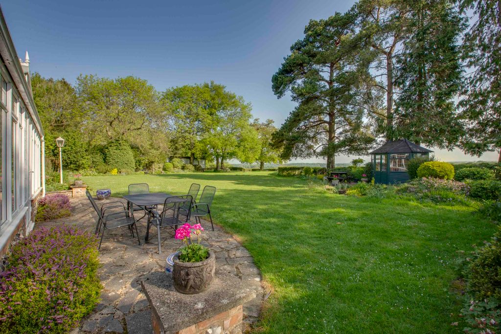 Property photo 2 of 34 Huckenden Holly, Cadmore End Common, Hp14 3Ps (Low Res)-7