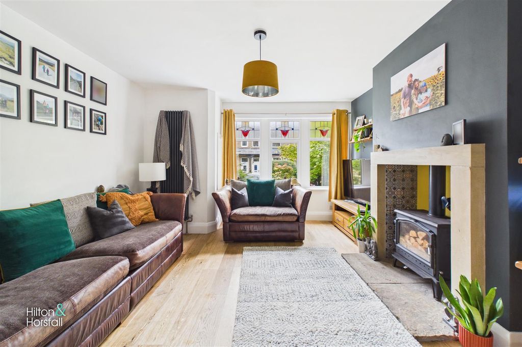 Property photo 2 of 21 Gisburn Road