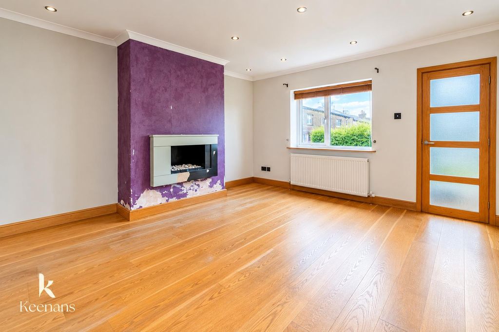 Property photo 2 of 32 Tennyson-4.Png