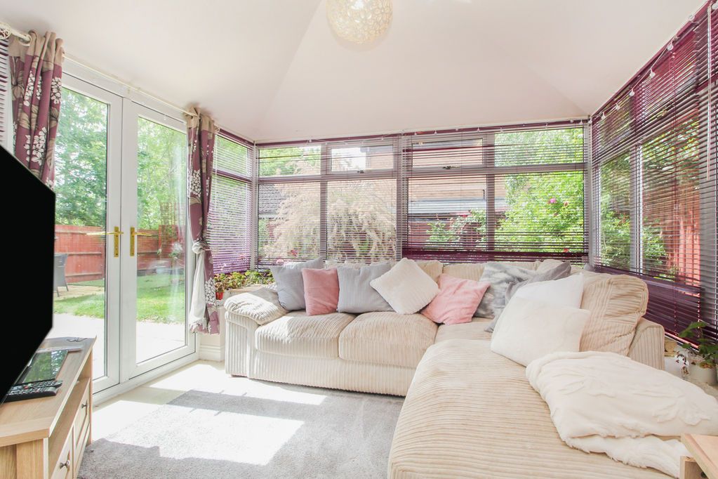 Property photo 2 of 21 Conservatory