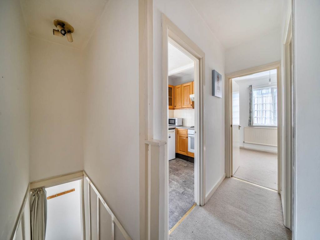 Property photo 3 of 16 1432963-10-69Bbd98239F2c