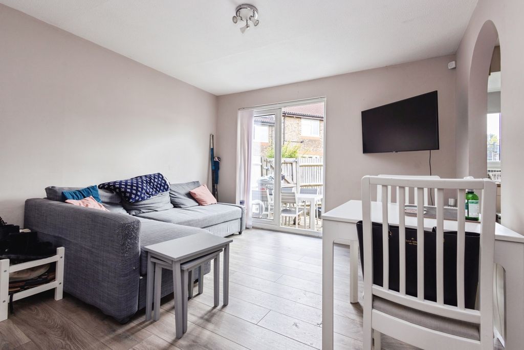 Property photo 2 of 17 Photo