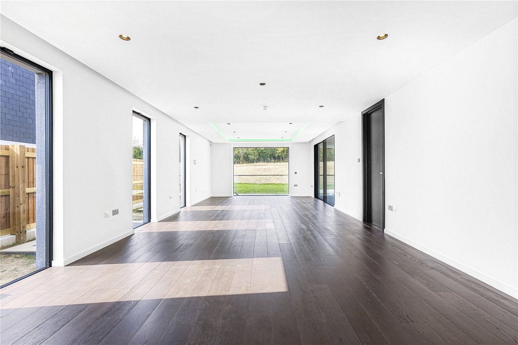 Additional image 5 of 6 bed detached house to rentRosebury Close, Goffs Oak, Waltham Cross, Hertfordshire EN7