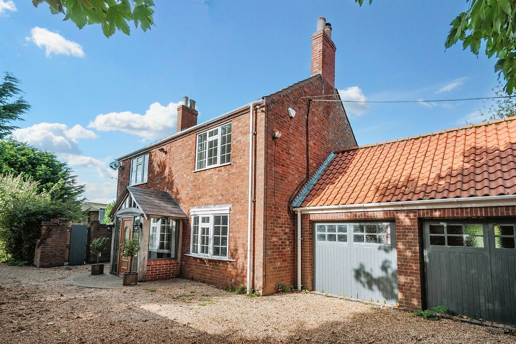 Property photo 1 of 34 2 (15)