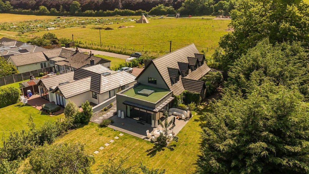 Property photo 2 of 27