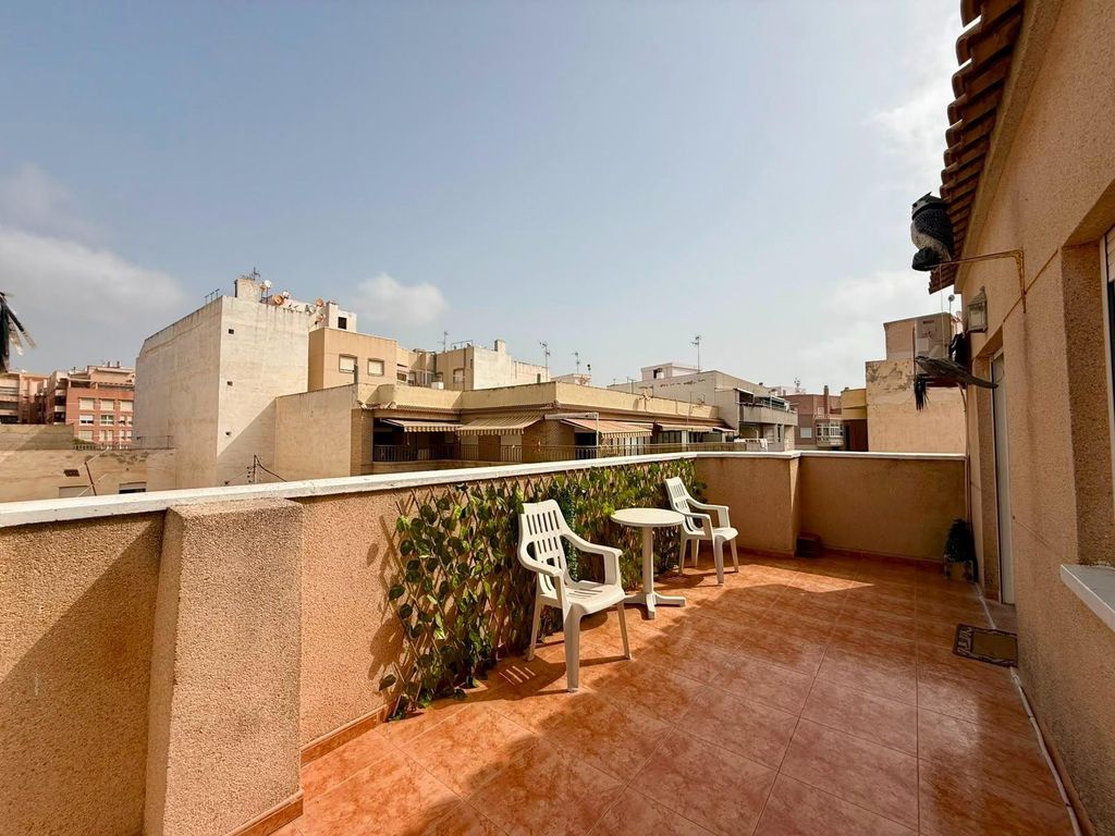 Property photo 1 of 32