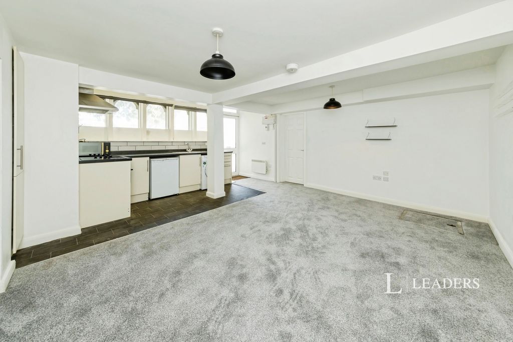 Property photo 3 of 13 Pbox-Img.Jpg