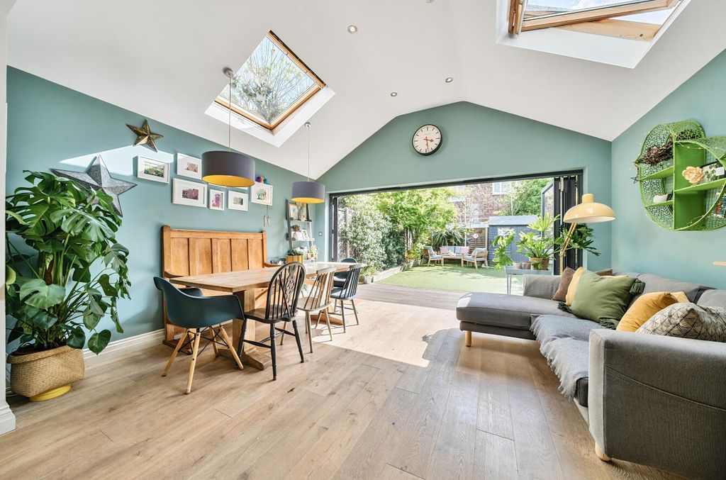 Property photo 2 of 18