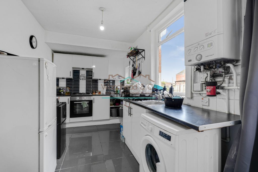 Property photo 3 of 11 7_A7404097