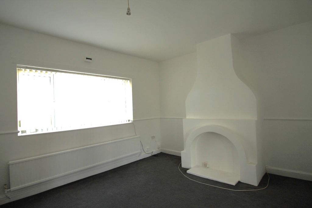 Property photo 2 of 7 Lounge 2