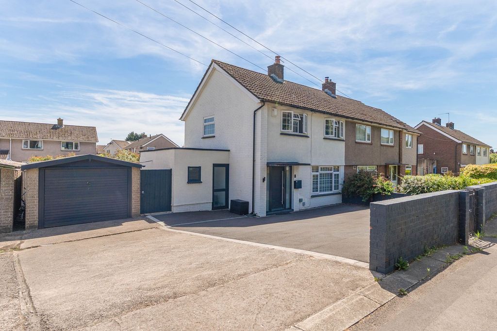 Property photo 1 of 32