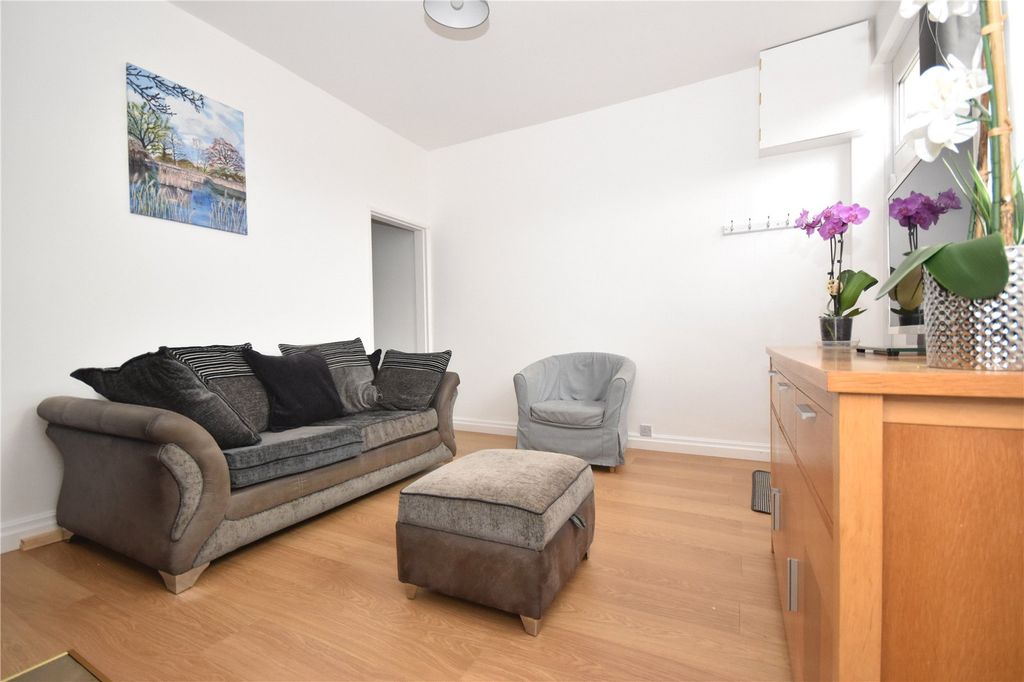Property photo 2 of 15 Picture No. 32