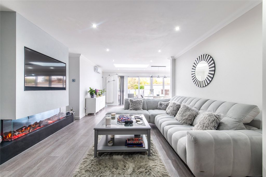 Property photo 2 of 36 Picture No. 26