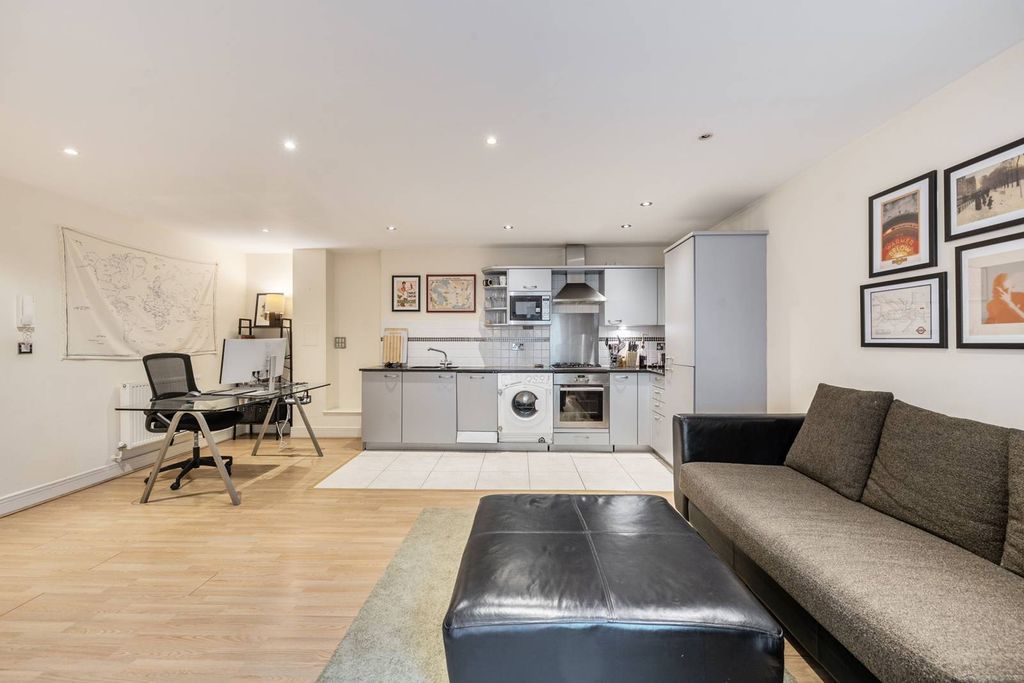 Property photo 2 of 23