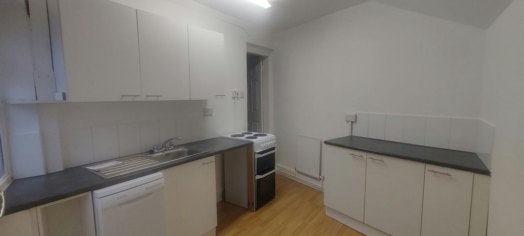 Property photo 2 of 11 Kitchen.Jpg