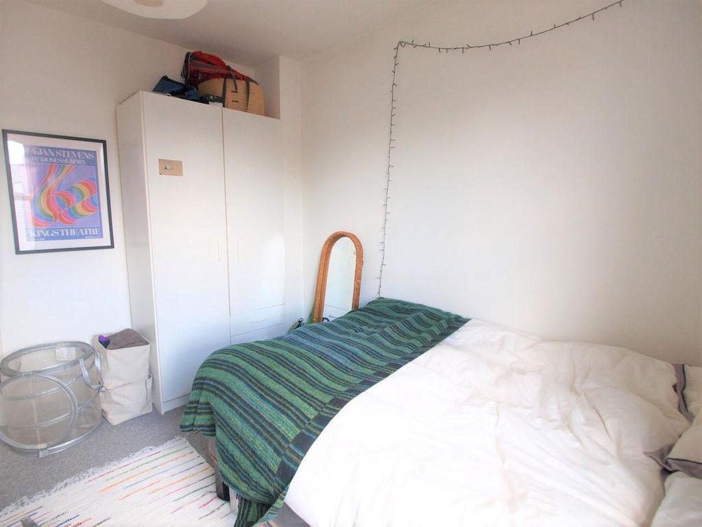 Property photo 1 of 7 Bedroom