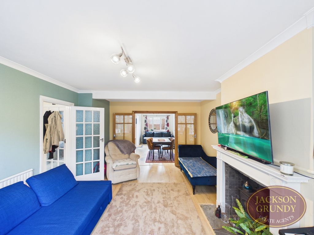 Property photo 3 of 18 London Road
