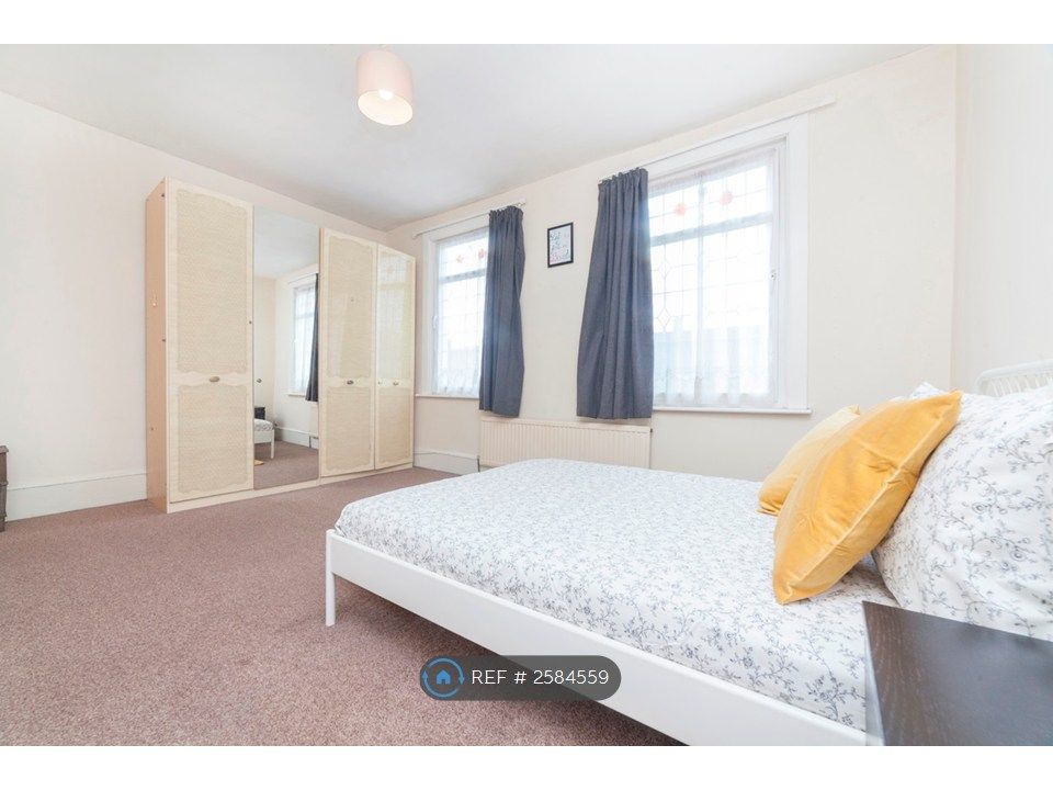 Property photo 1 of 15 Master Bedroom