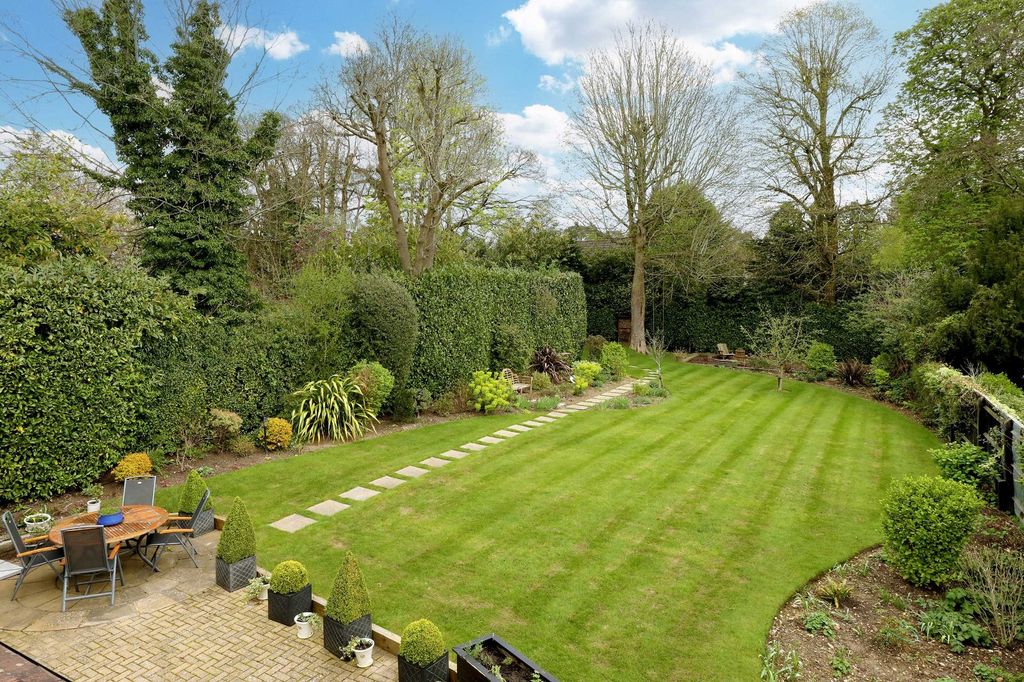 Property photo 3 of 20 Garden