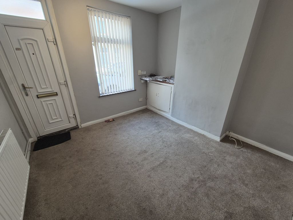 Property photo 2 of 11 Lounge