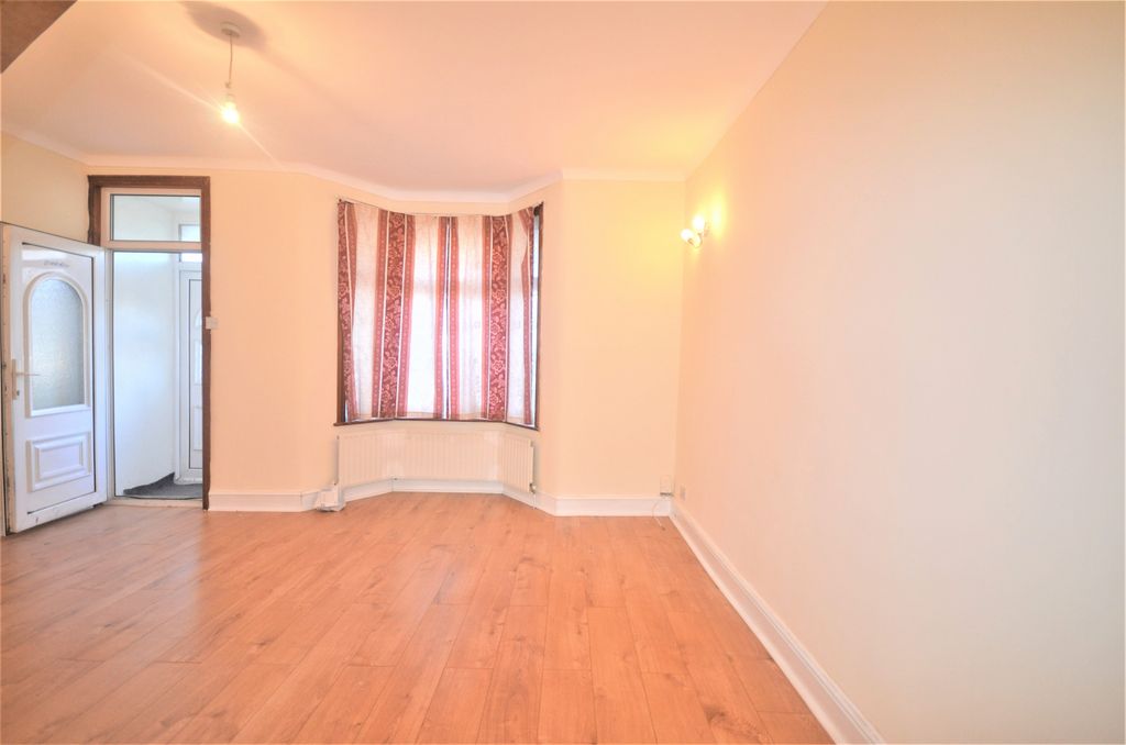 Property photo 3 of 6 Gallery