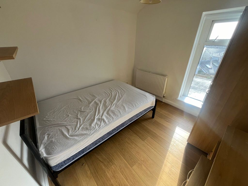 Property photo 3 of 8 x (20)