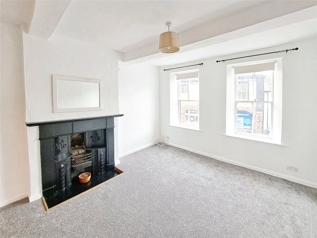 Property photo 3 of 9 Lounge