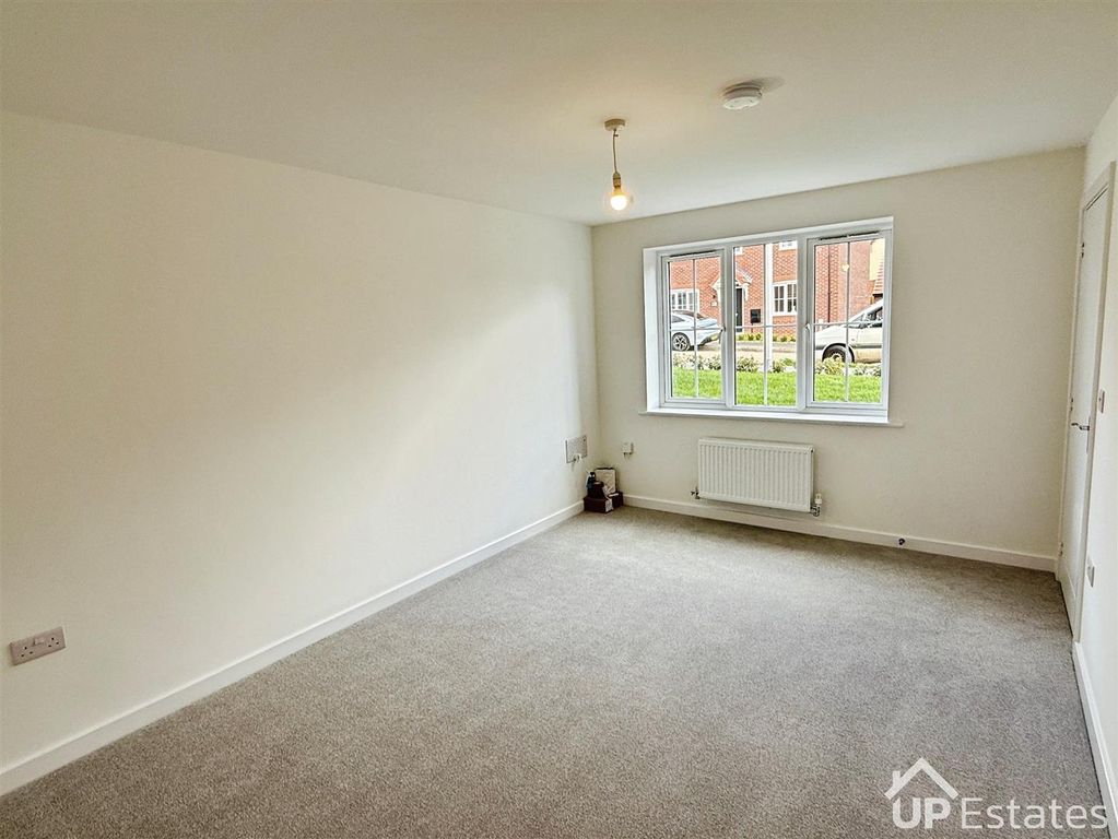 Property photo 3 of 16 Lounge