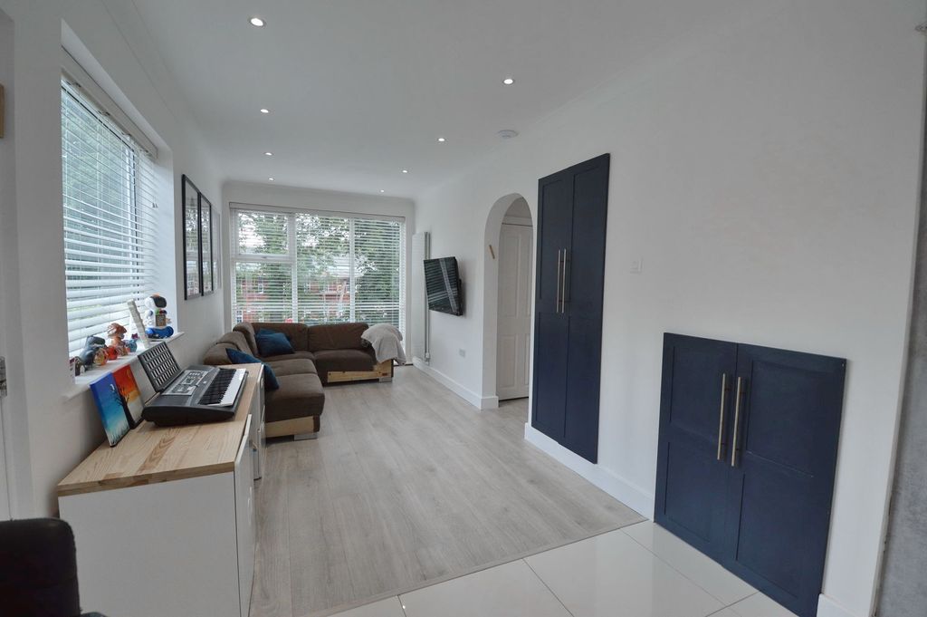 Property photo 3 of 25 Living Room