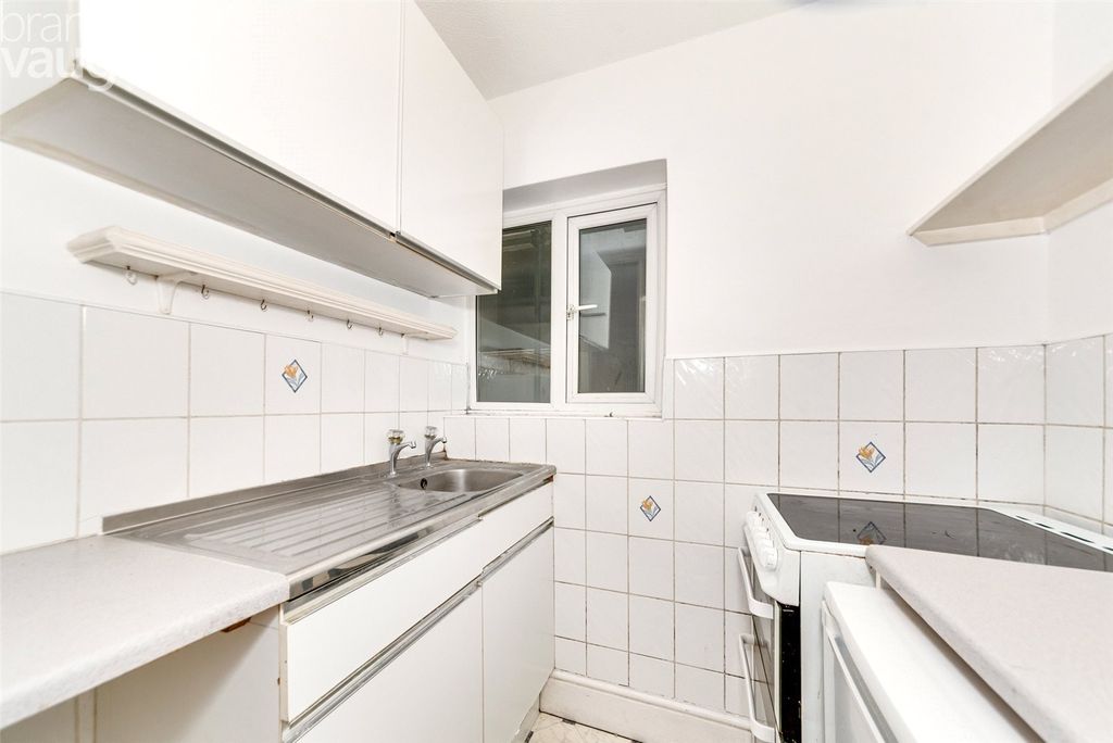 Property photo 3 of 5 Kitchen