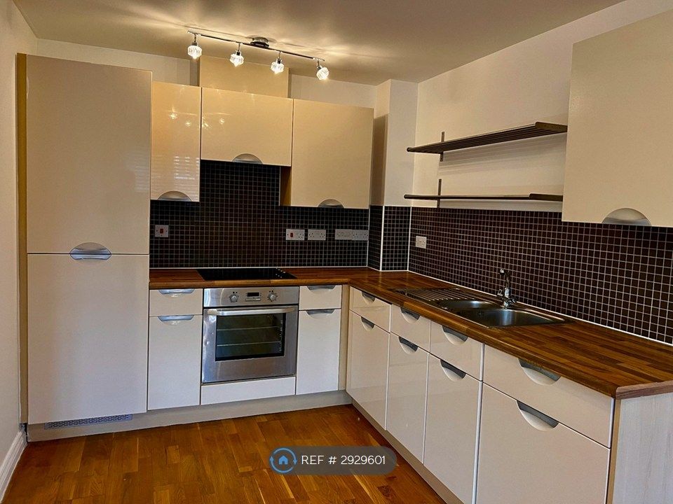 Property photo 2 of 10 Kitchen