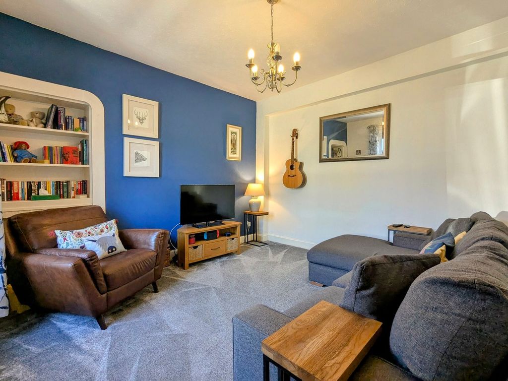 Property photo 2 of 25