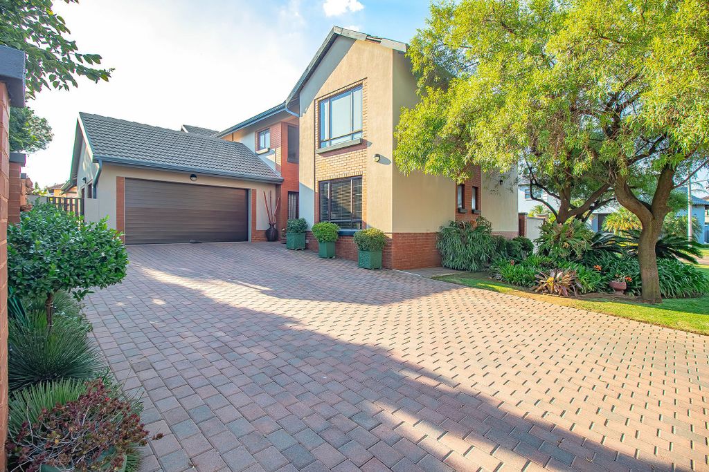 Property photo 1 of 67 Cn1729953