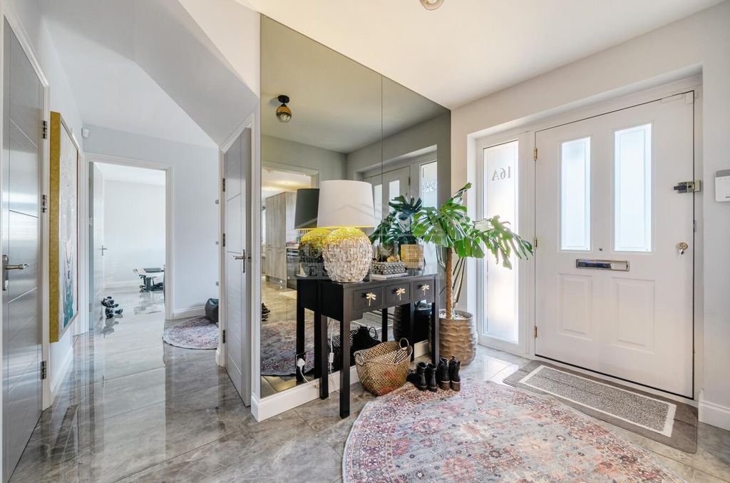 Property photo 2 of 16 d0Bbf8c0-8099-4384-9665-41E5861Aa2F0.Jpg