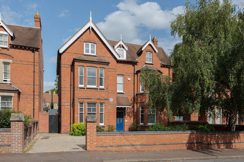 Property photo 1 of 35