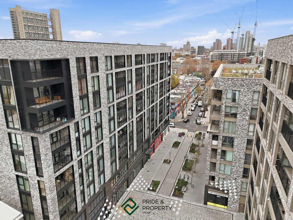 Property photo 1 of 21 Tellicherry Court, Aberfeldy Village, E14