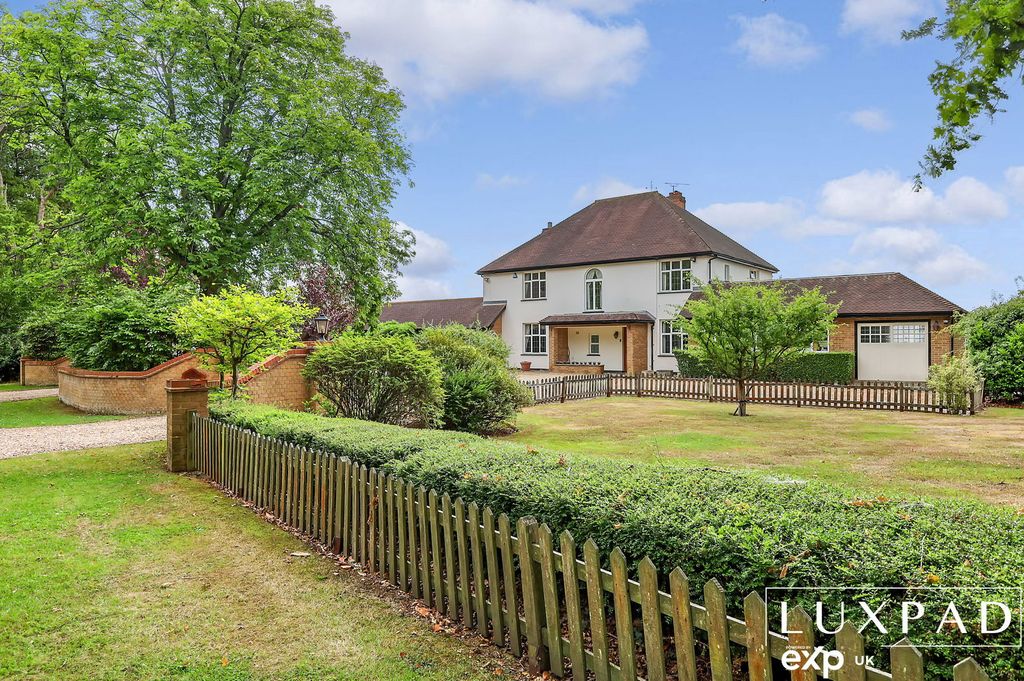 Property photo 2 of 43