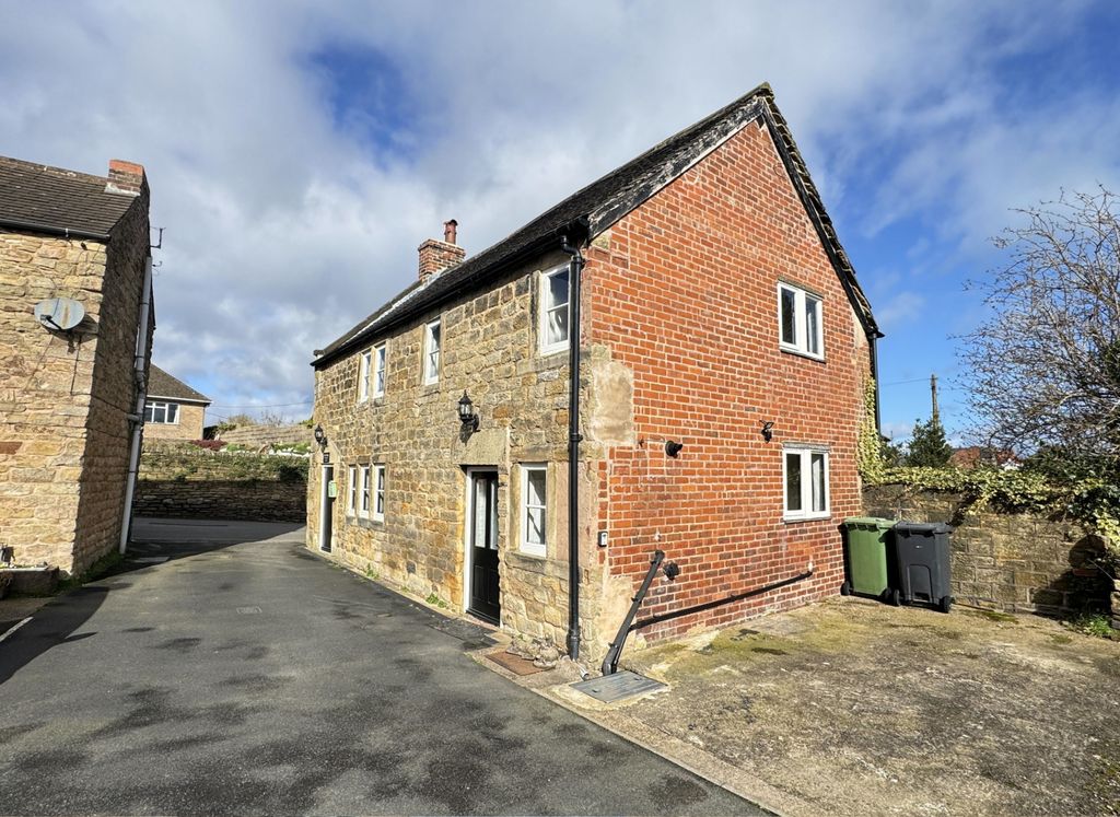 Property photo 1 of 12 2 Bedroom House For Sale