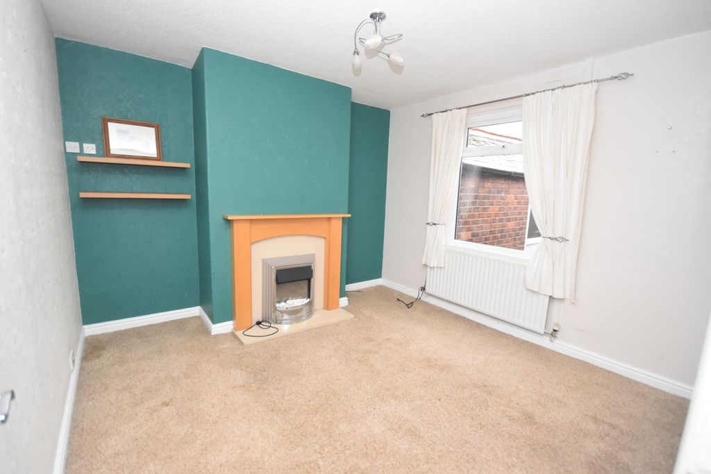 Property photo 3 of 16 Dining Room