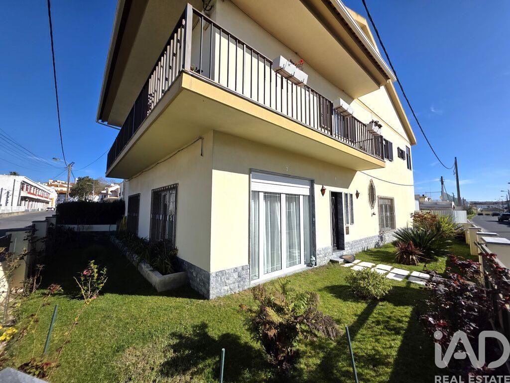 Property photo 2 of 35